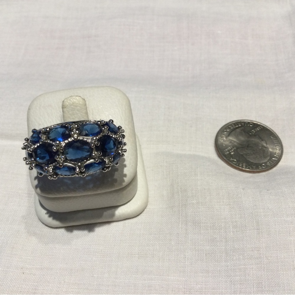 NWOT 925 fashion ring with blue stones (C593)